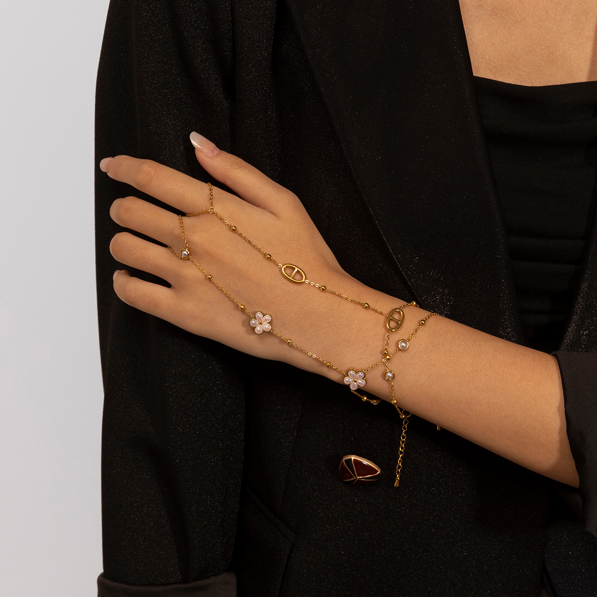Pulsera de acero inoxidable europea y americana TENA lujo ligero nicho universal lujo ligero diseño sensación de joyería de mano venta caliente transfronteriza titanio acero mujer