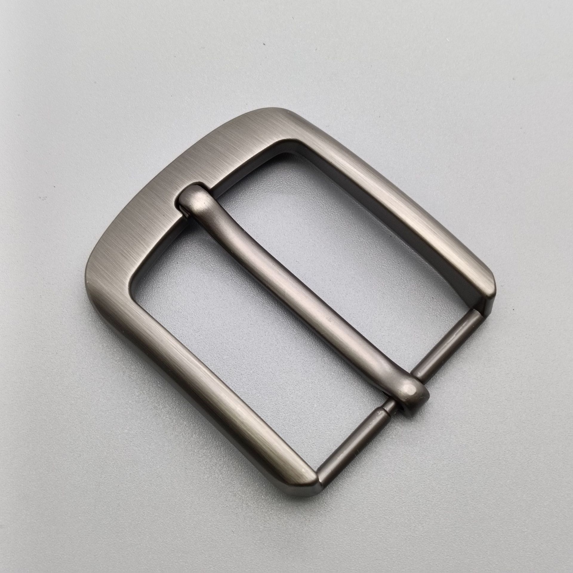 Comercio exterior al por mayor cinturón de aleación para hombres de alta gama hebilla 4.0 cinturón hebilla tipo aguja pistola de cuero dibujo negro