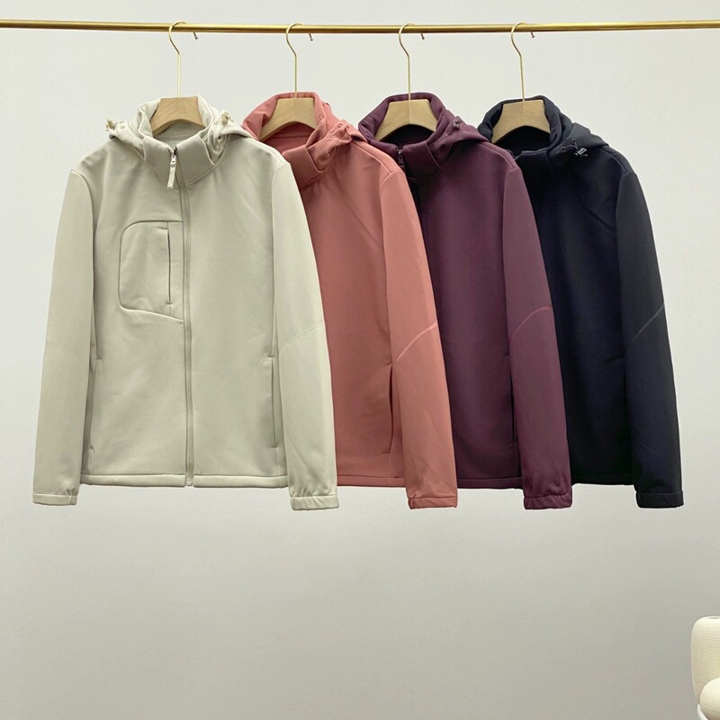 Autumn and Winter Women's Outdoor Anti-Peaks and Water-Repellent All-In-One Velvet Warm and Versatile Zipper Casual Soft Shell Jacket