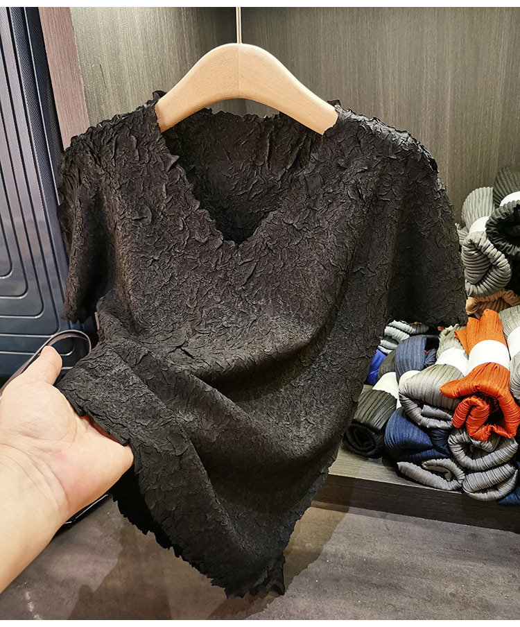 Áo phông cổ chữ V xếp ly tay ngắn nữ tính, dễ phối đồ — Màu đen, Màu tím nhạt, Màu xanh đậu, Màu tím chi tiết 17
