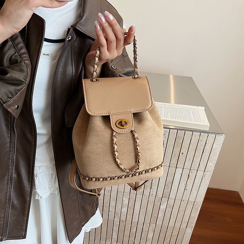 高级感洋气小众女式双肩包2025新款夏季百搭链条后背包迷你单肩包