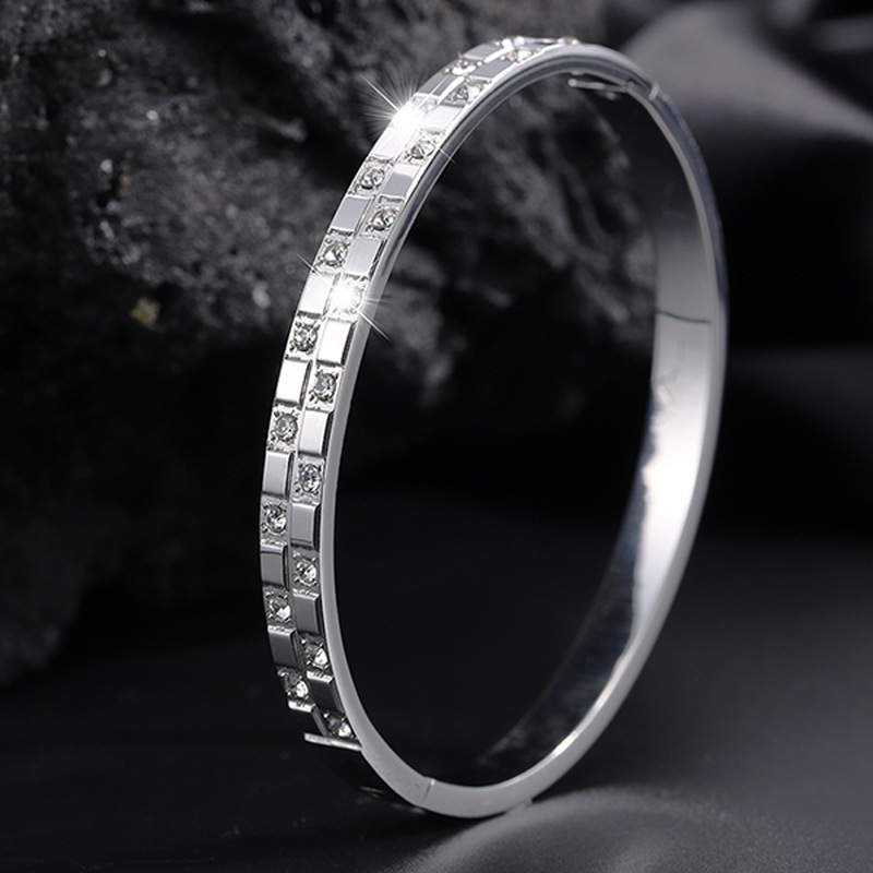 Brazalete de acero de titanio waffle brazalete de diamante de niñas de alto nivel de moda europea y americana transfronteriza no se desvanece brazalete universal