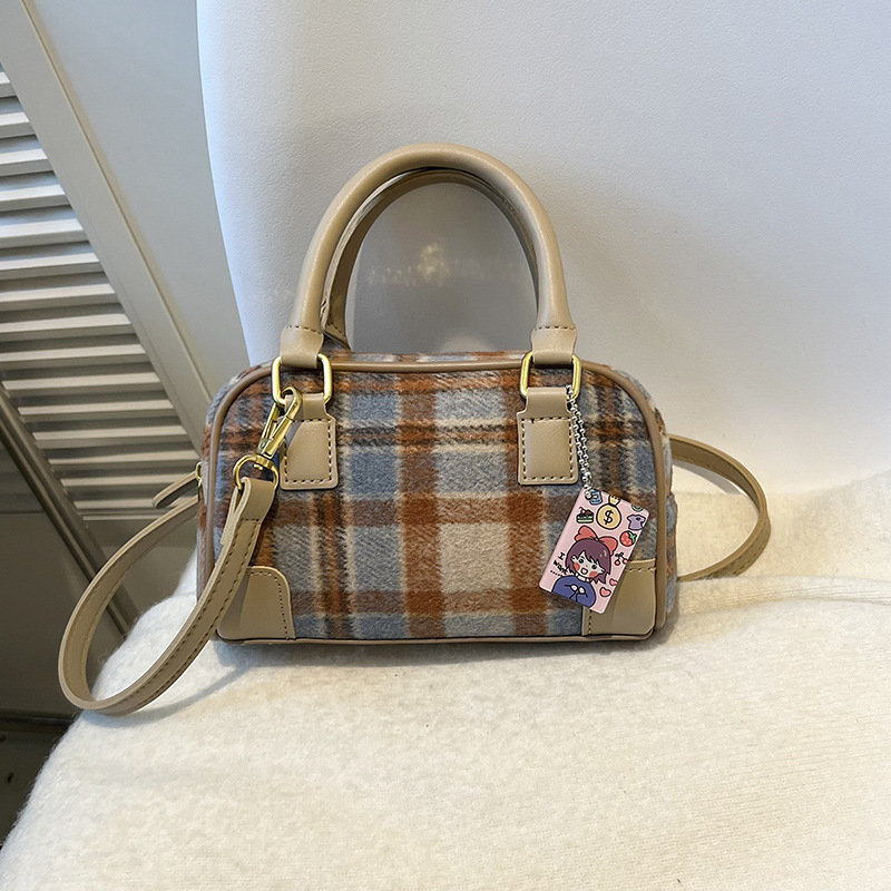 Borsa alla moda francese 2023 nuova borsa da donna a tracolla con celebrità in Internet di nicchia a spalla singola temperamento scozzese invernale_voghion.com