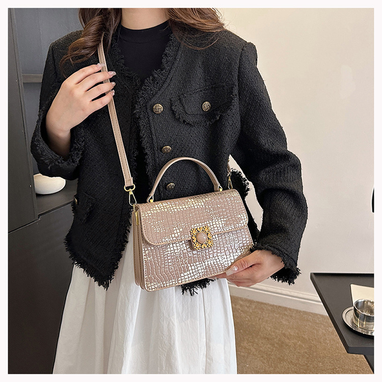 Sınır ötesi doku çanta 2023 erken sonbahar yeni kadın çantası kişiselleştirilmiş kertenkele desen omuz çantası rugan parlak çapraz çanta_voghion.com