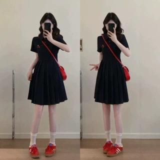 大码女装胖mm时尚新款气质显瘦宽松翻领刺绣百褶连衣裙