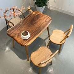 胡桃材無垢材茶テーブル、自然な形のテーブル、雨木異形バルコニー用小型茶テーブル、小スペース用スツール、レジャーチェア、異形デザイン