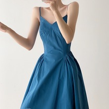 潮法式V领吊带连衣裙女2025夏装新款中长收腰设计感小众气质小裙