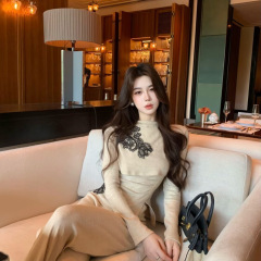 木子李的李 墨杏疏影 高级感杏色刺绣套装女秋季显瘦阔腿裤两件套