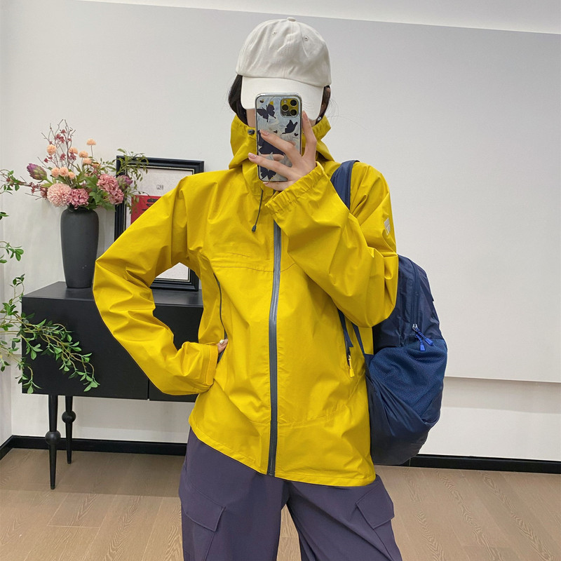 早秋新款宽松休闲百搭户外字母印花防水防风连帽男女情侣款冲锋衣|undefined