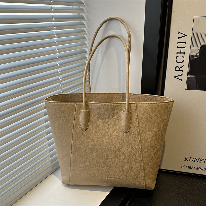 Bolsa de cubo retro de gran capacidad de superficie suave 2024 nueva moda de color sólido de viento relajado de viaje simple de hombro bolsa