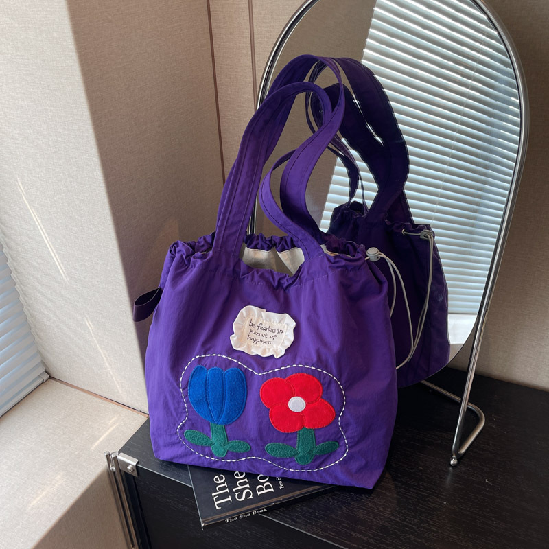2025 夏の新スタイルナイロン刺繍巾着トートバッグ女性の韓国スタイルリラックスニッチ大容量ショルダーバッグ|undefined