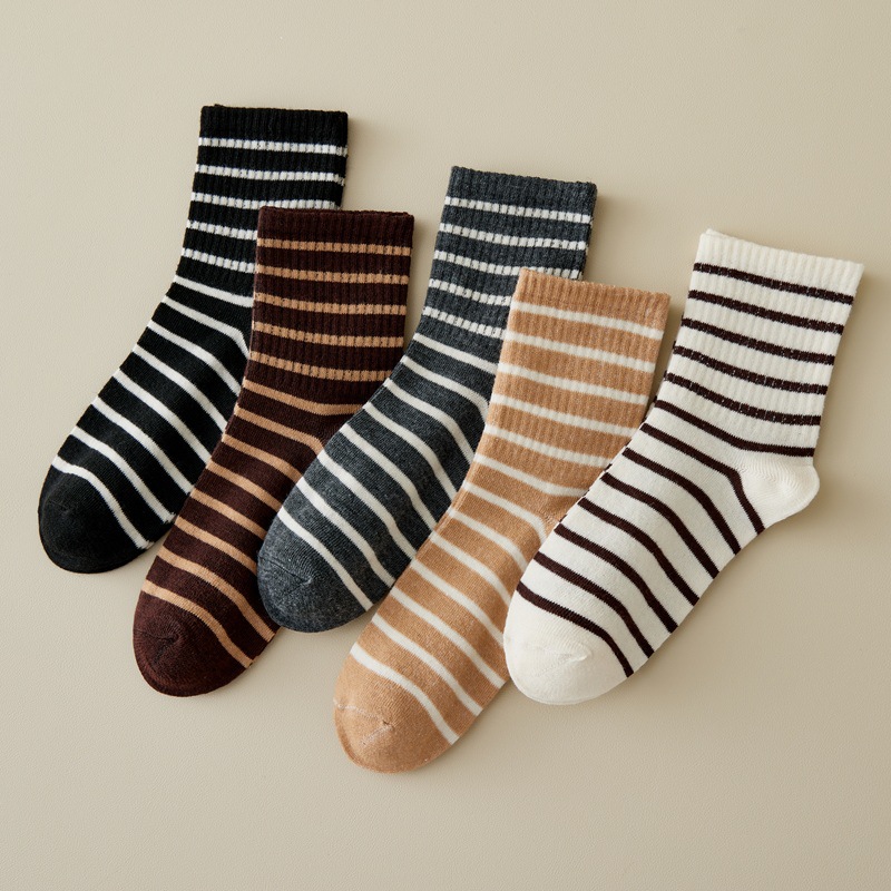 Calcetines de mujer de primavera y verano a media pantorrilla longitud calcetines de mujer japoneses lindos divertidos ojos grandes expresión a media pantorrilla medias de sueño fábrica al por mayor