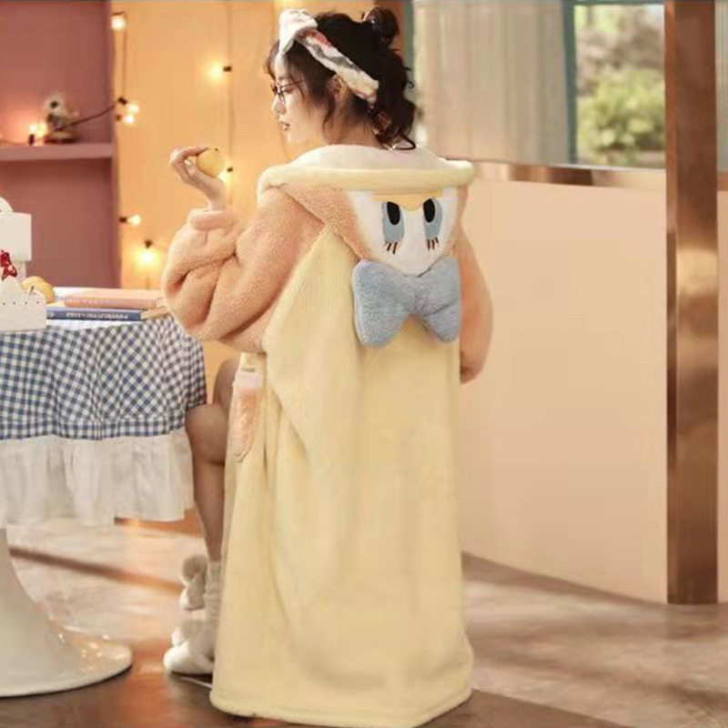 Pato Donald camisón pijamas de manga larga otoño y el invierno femenino Yugui perro coral terciopelo engrosada traje fresa oso
