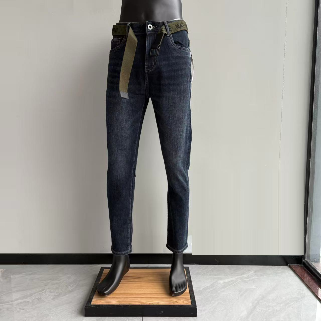 一条过冬加绒加厚锥形保暖牛仔裤男 中高腰裤带款小脚微弹裤子男