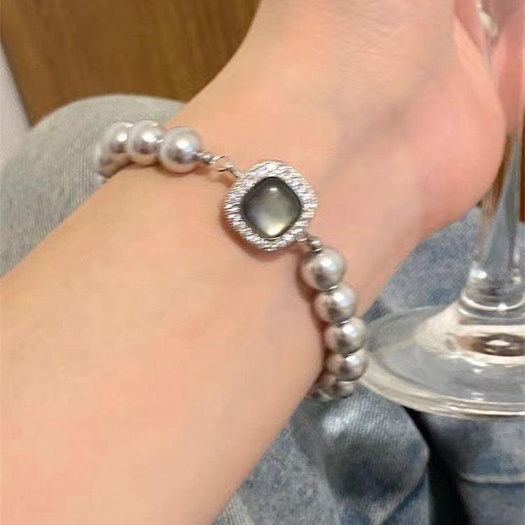 Sophisticated geometric square bracelet pearl