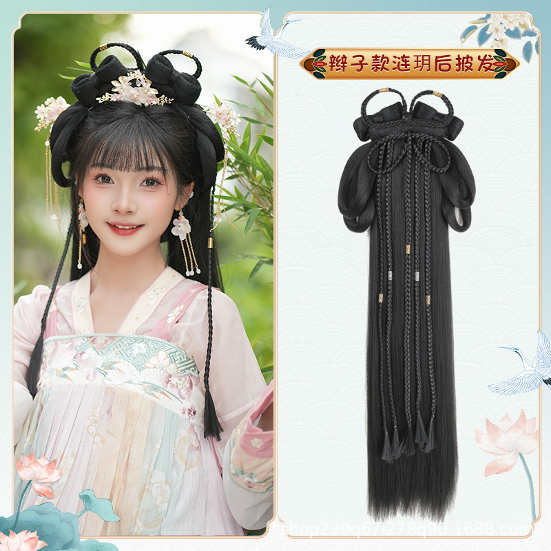 땋은 머리 스타일로 뒷머리를 묶으세요