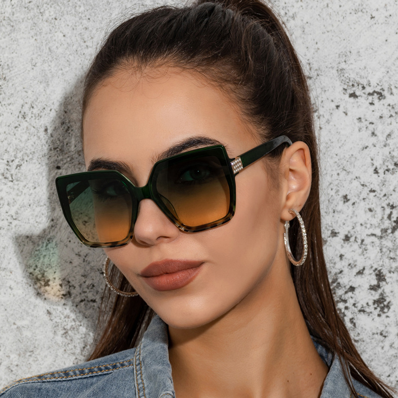 Elegant Retro Fashion UV400 Protection Women's Sunglasses display picture 4