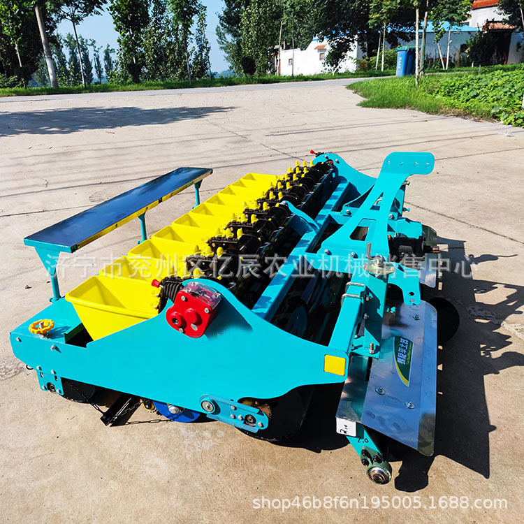 菏泽热销小四轮拖拉机带种蒜独头蒜精播核桃桃胡大蒜播种机