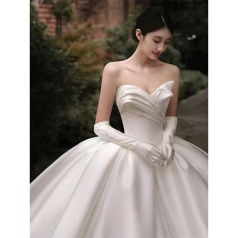 Satin Wedding Dress for Brides 2026 New Model with High-Quality Texture, French-Style Strapless Design, Large Size, Simple Princess Style