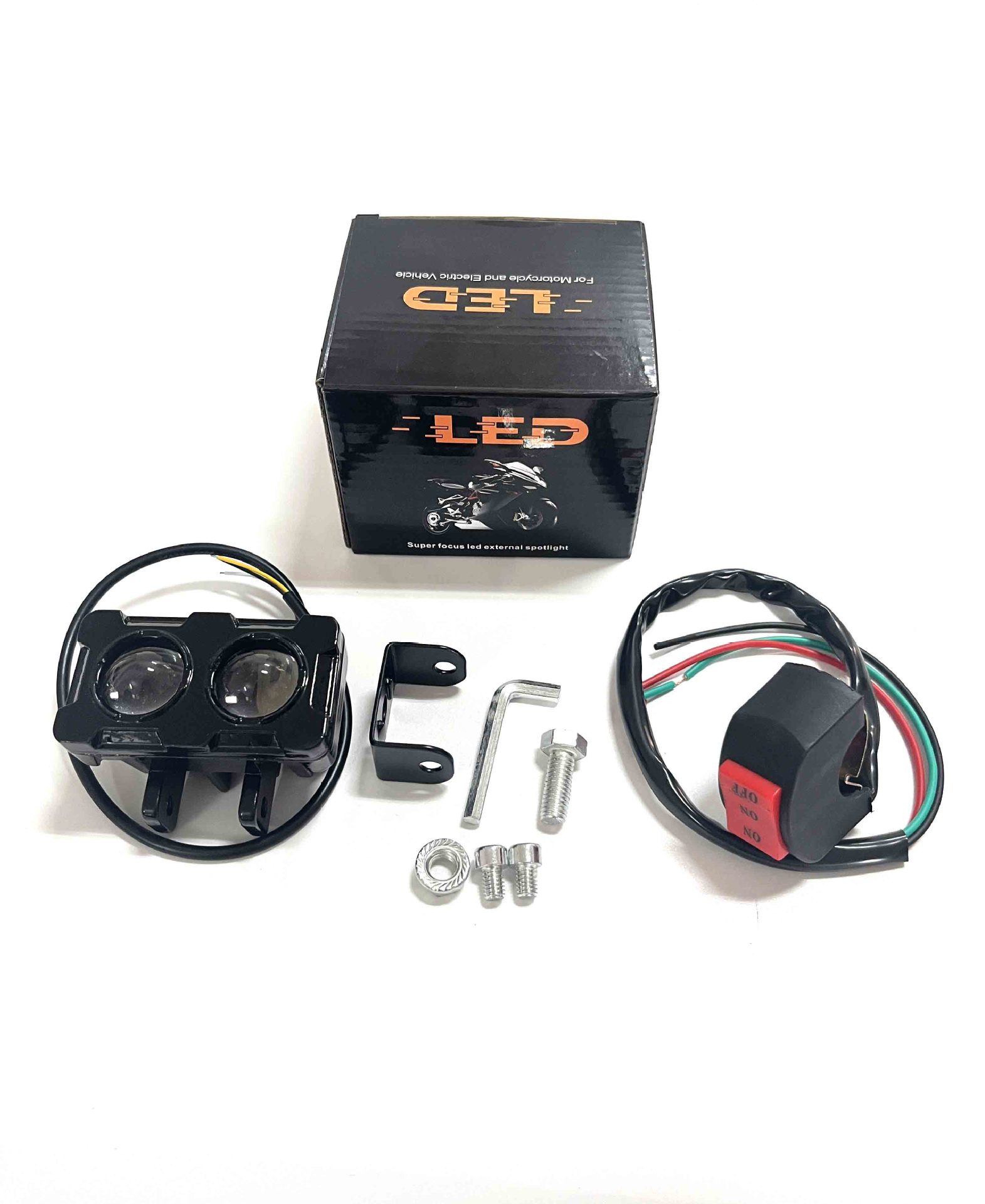 Minion-foco de ojos para coche eléctrico, luz LED superbrillante, lente para motocicleta, faro, batería, foco superbrillante para coche