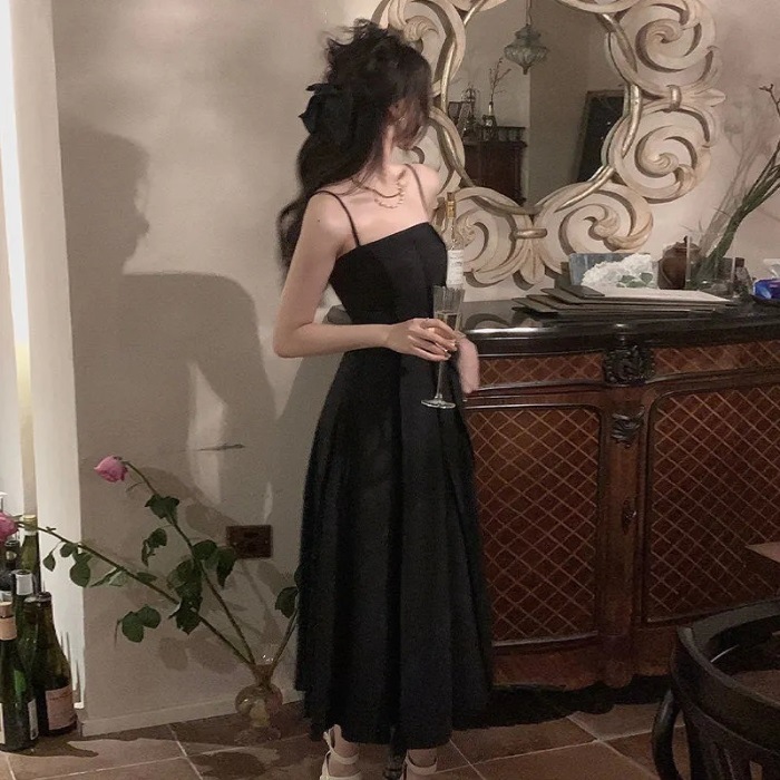 フレンチヘップバーンスタイルサスペンダードレスレディースプリーツレトロニッチコールドハイエンドボトリングスカートドロップシッピング