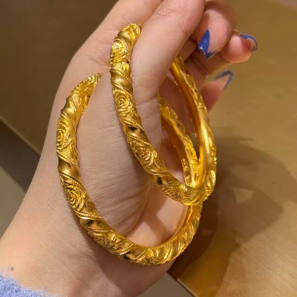 Golden women's bracelet