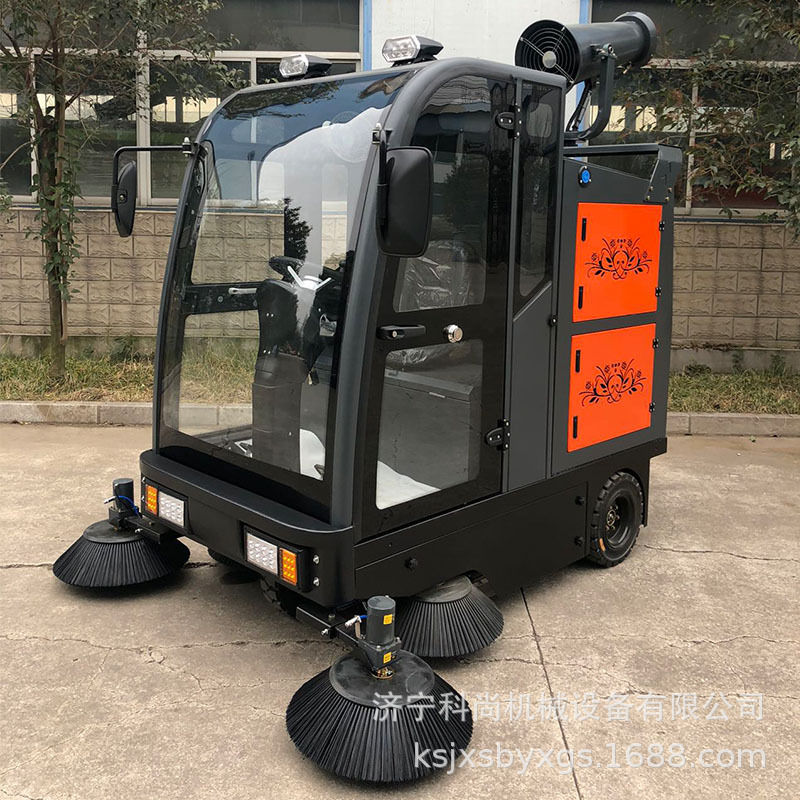 供应驾驶式扫地机 高压雾炮除尘扫地车 多功能垃圾清扫车