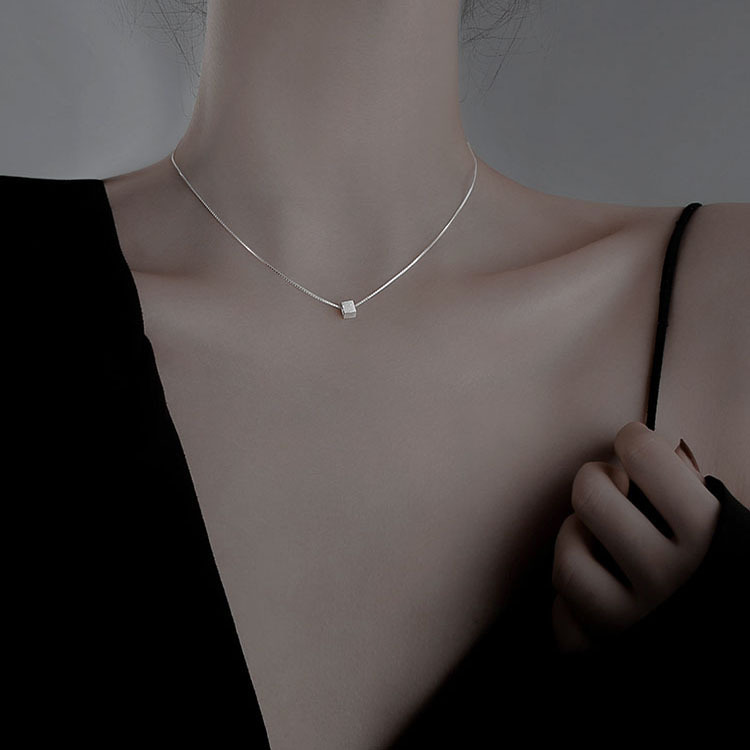 Sunburst Geometric Cube Necklace For Women, Simple And Unique, Versatile, Minimalist Style, Light Luxury, Matte Brushed_voghion.com