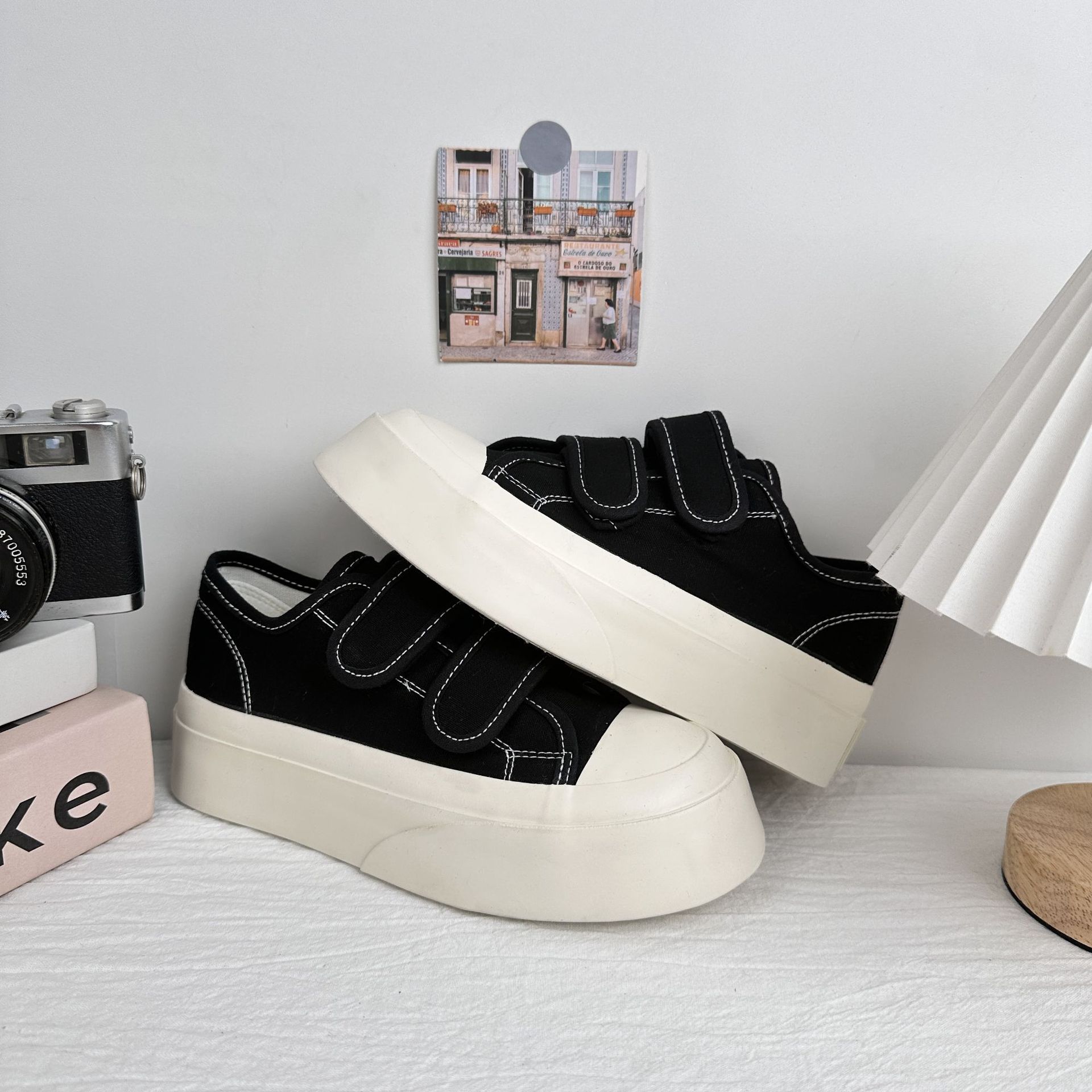 Farwave Velcro zapatos blancos para mujeres 2025 verano nuevos zapatos de lona transpirables con suela gruesa versátil zapatos de skate de nicho image 7