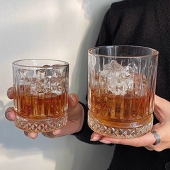 ガラスの洋杯ウイスキーの杯の厚いデザインの感じの杯のinsの風水の杯の冷たいアイスのアメリカのコーヒーの杯