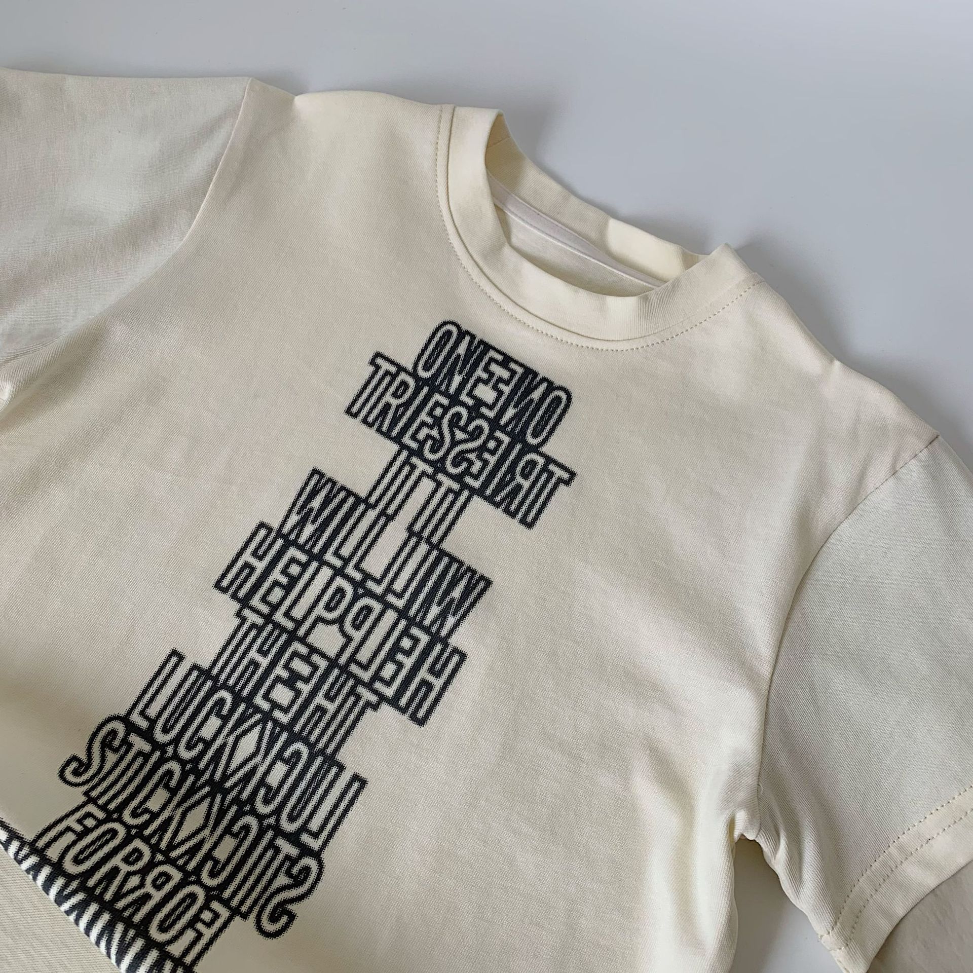 Maibao camiseta para niños 2024 primavera manga larga falso de dos piezas para niños y niñas carta camisa de fondo de algodón para niños