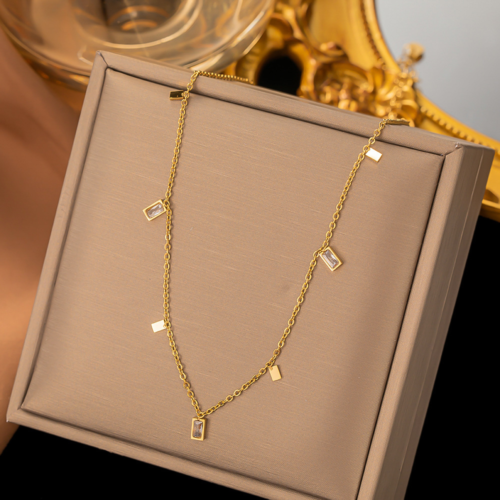 Acero de titanio elegante luz de lujo chapado en oro exquisito collar sin desvanecimiento de las mujeres del todo-fósforo de moda Red Cadena de clavícula de moda fábrica