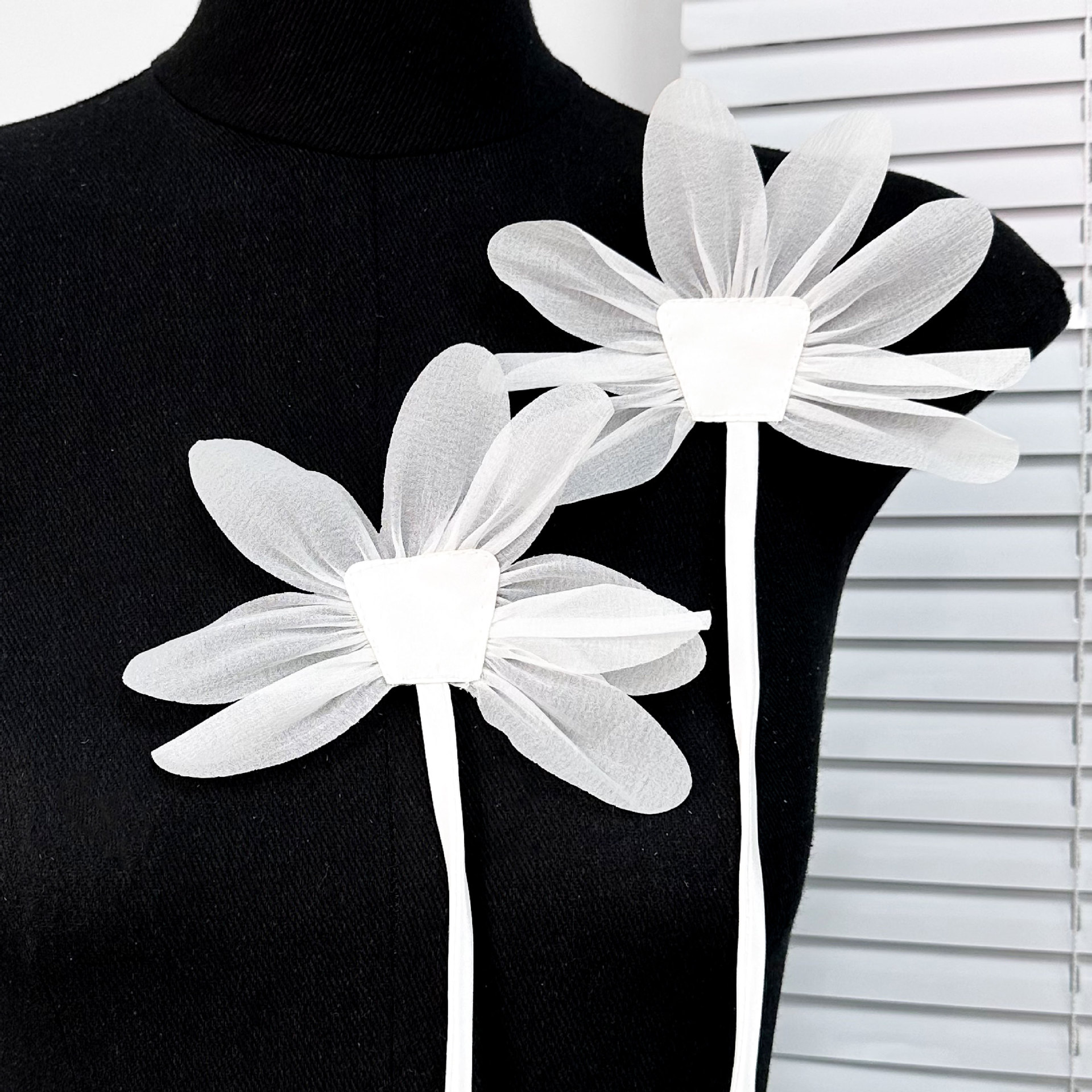 2025 nueva transmisión en vivo, corsage de malla tridimensional con flores flotantes, hoja de loto, accesorios de decoración, venta caliente.