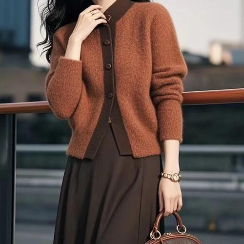 Women's Autumn/Winter Version of a Retro Fashion, Oversized Plaid Knit Sweater with a Charming, Elegant and Sophisticated Touch, Featuring a Light Scents of Chanel Style