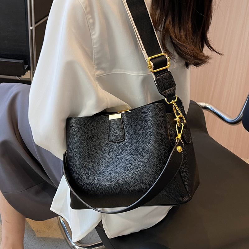 外国貿易トレンドファッションポータブルバケットバッグ大容量メッセンジャーバッグ女性の高度なセンスライト高級ハンドバッグ卸売|undefined