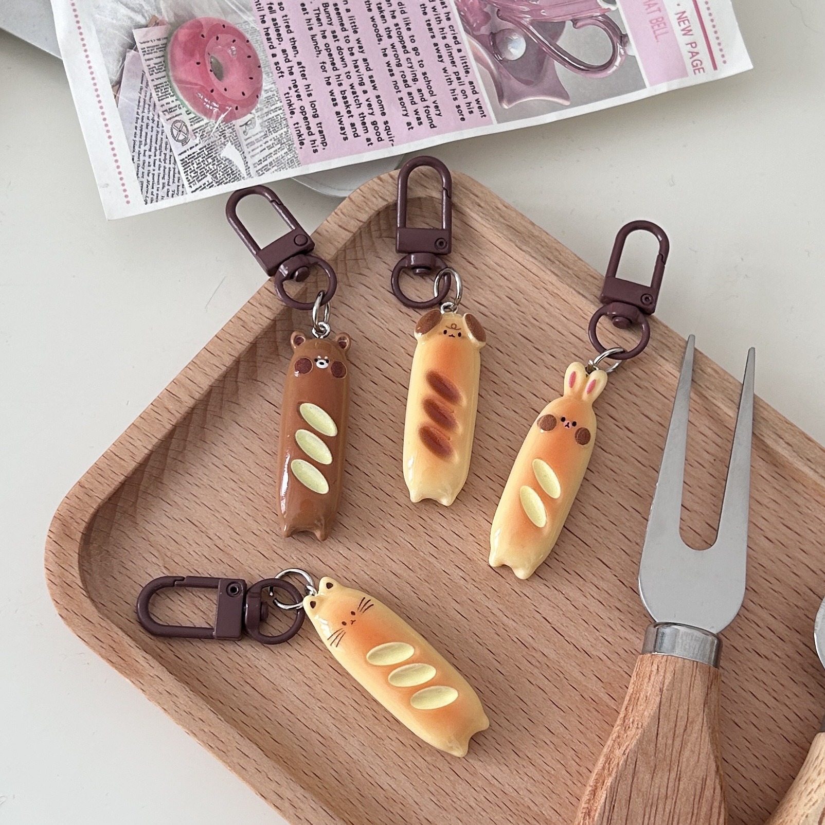 カレーボタンe 27うさぎの熊の棒のパンの食べ物と遊びのキーホルダーが可愛いです。