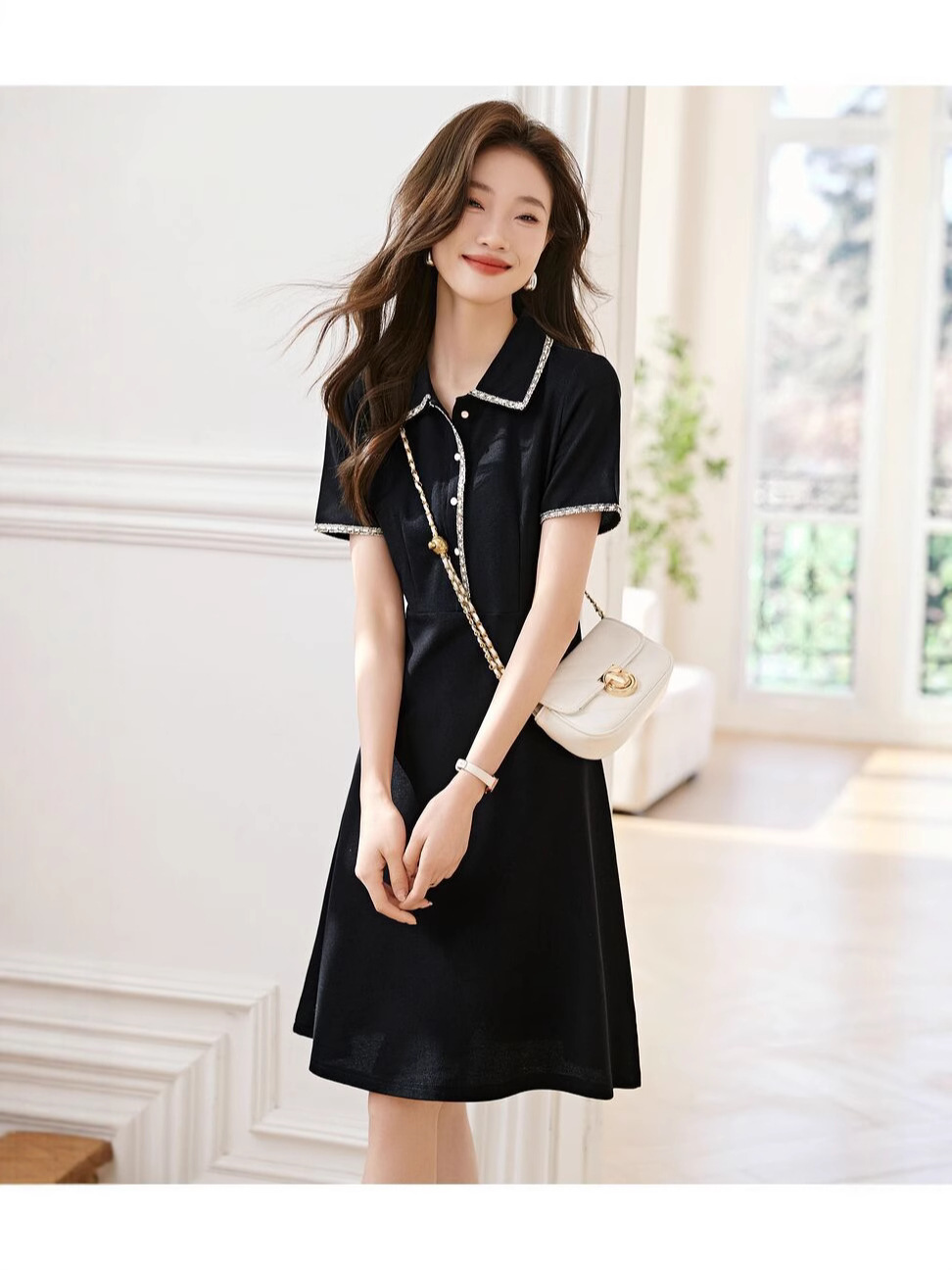 Váy đen dệt kim cổ POLO tay ngắn phong cách Chanel — đen