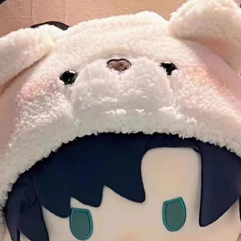 Шляпа с белым медведем.