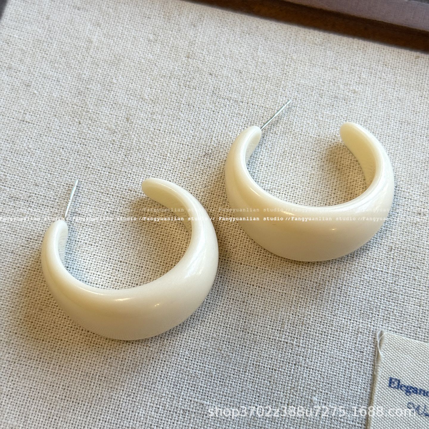 Beige earrings