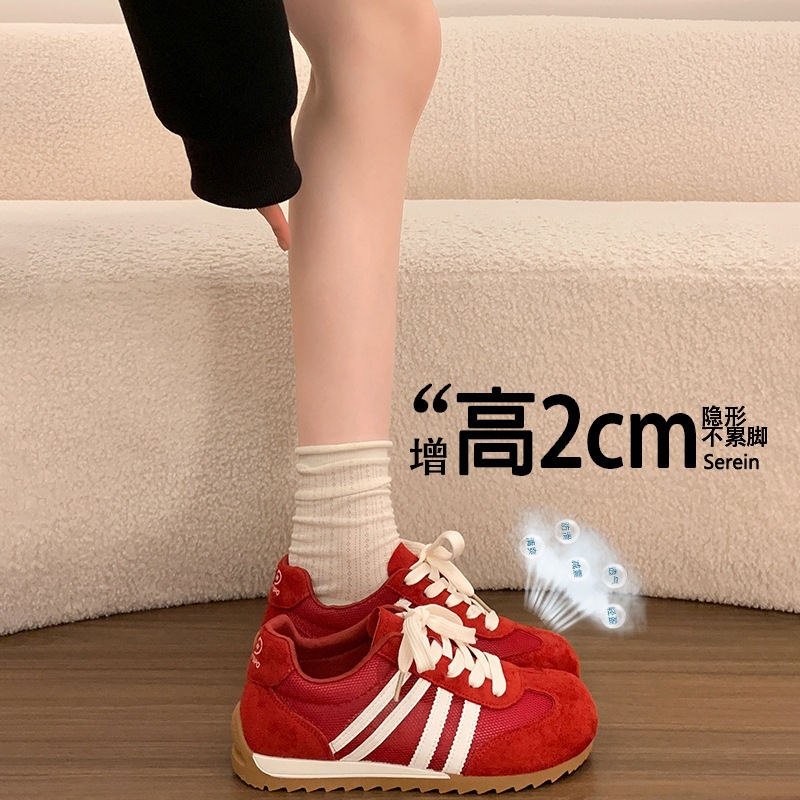 Zapatos rojos de entrenamiento de mujeres 2026 verano nuevo retro explosión de suela gruesa Gump zapatos de cuero suave zapatos casuales