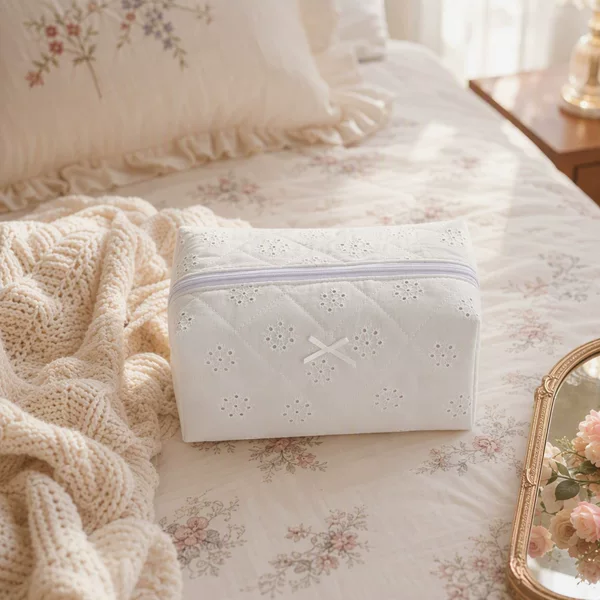 Quilted Embroidered Lace Makeup Storage Bag Cotton Toiletry Bag Travel Portable Makeup Storage Bag for Women