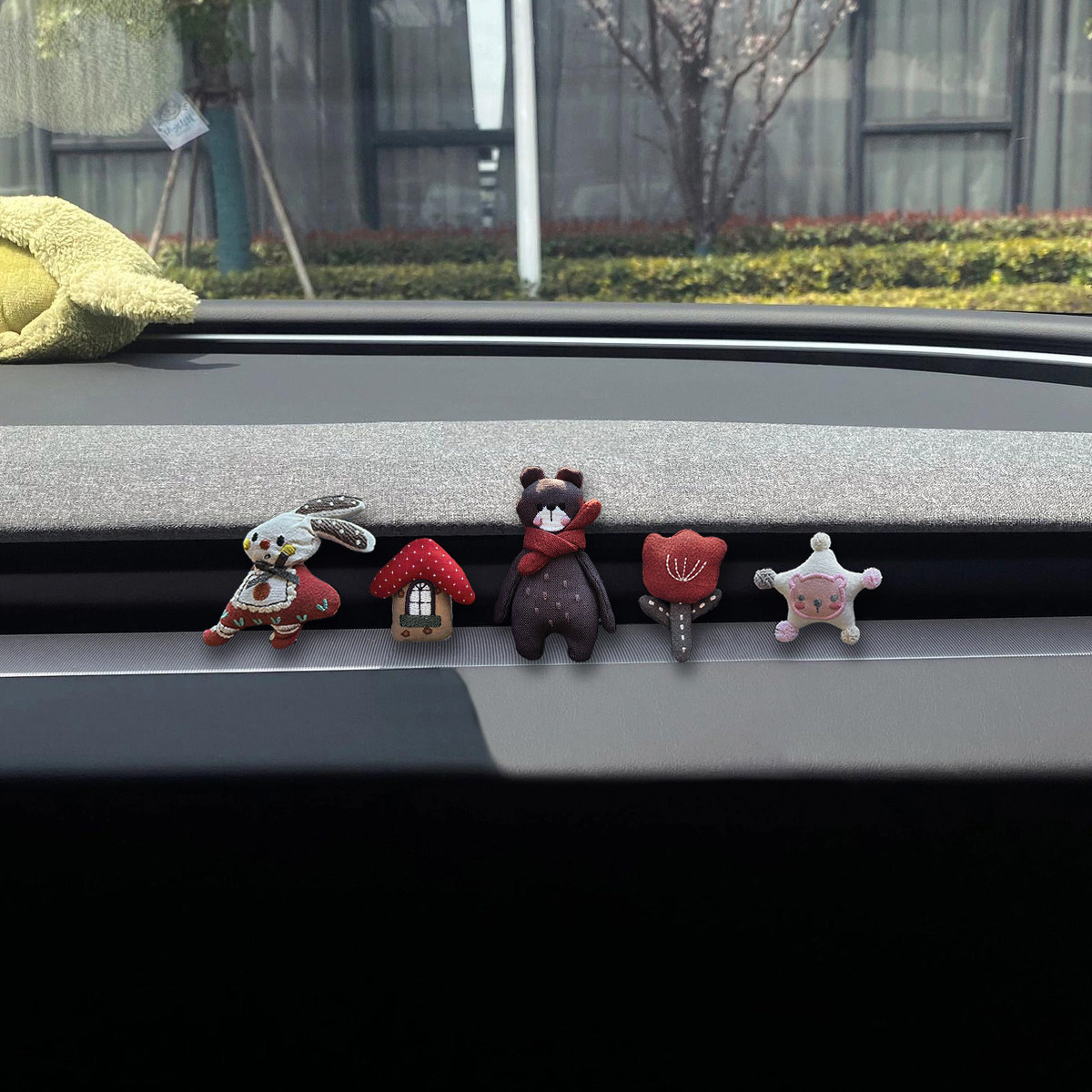 Car interior decoration accessories, car air vent fragrance diffuser, fabric bear car perfume clip, decorative item for girls, healing style