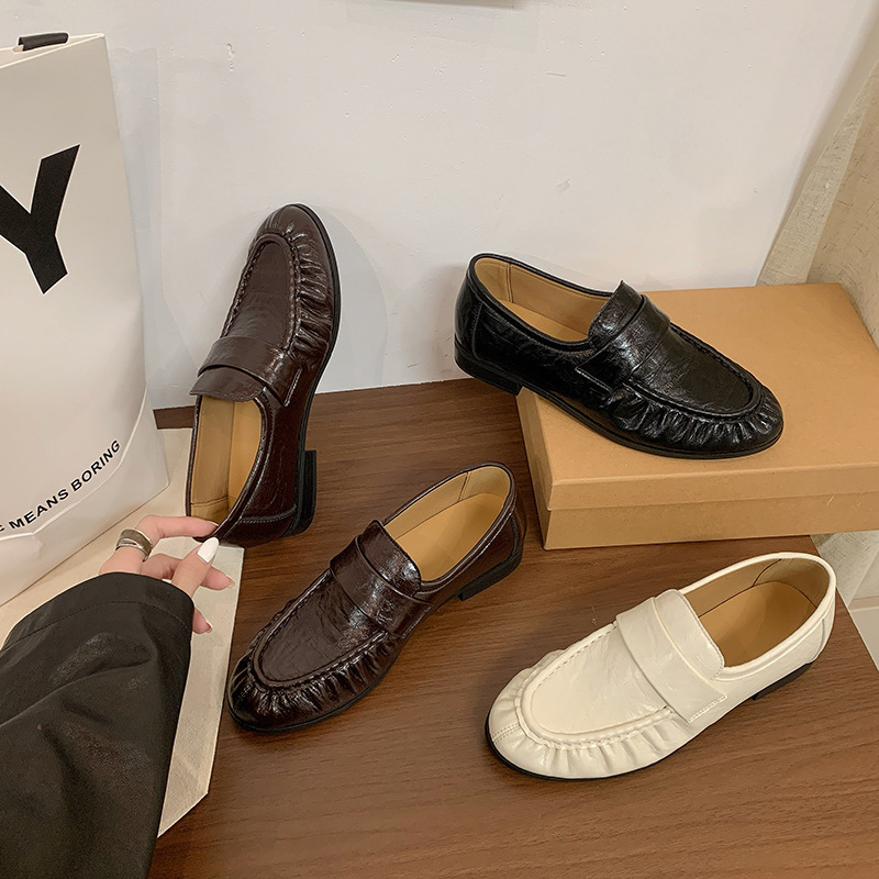 Retro British-style light luxury faux leather pleated round-toe niche design loafers, 2026 new versatile small leather shoes Retro British-style light luxury faux leather pleated round-toe niche design loafers, 2026 new versatile small leather shoes