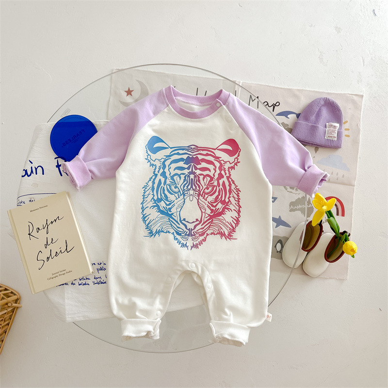 El mono de manga larga de las muchachas de moda del bebé de la primavera 2022 Año del tigre auspicioso mameluco festivo del bebé