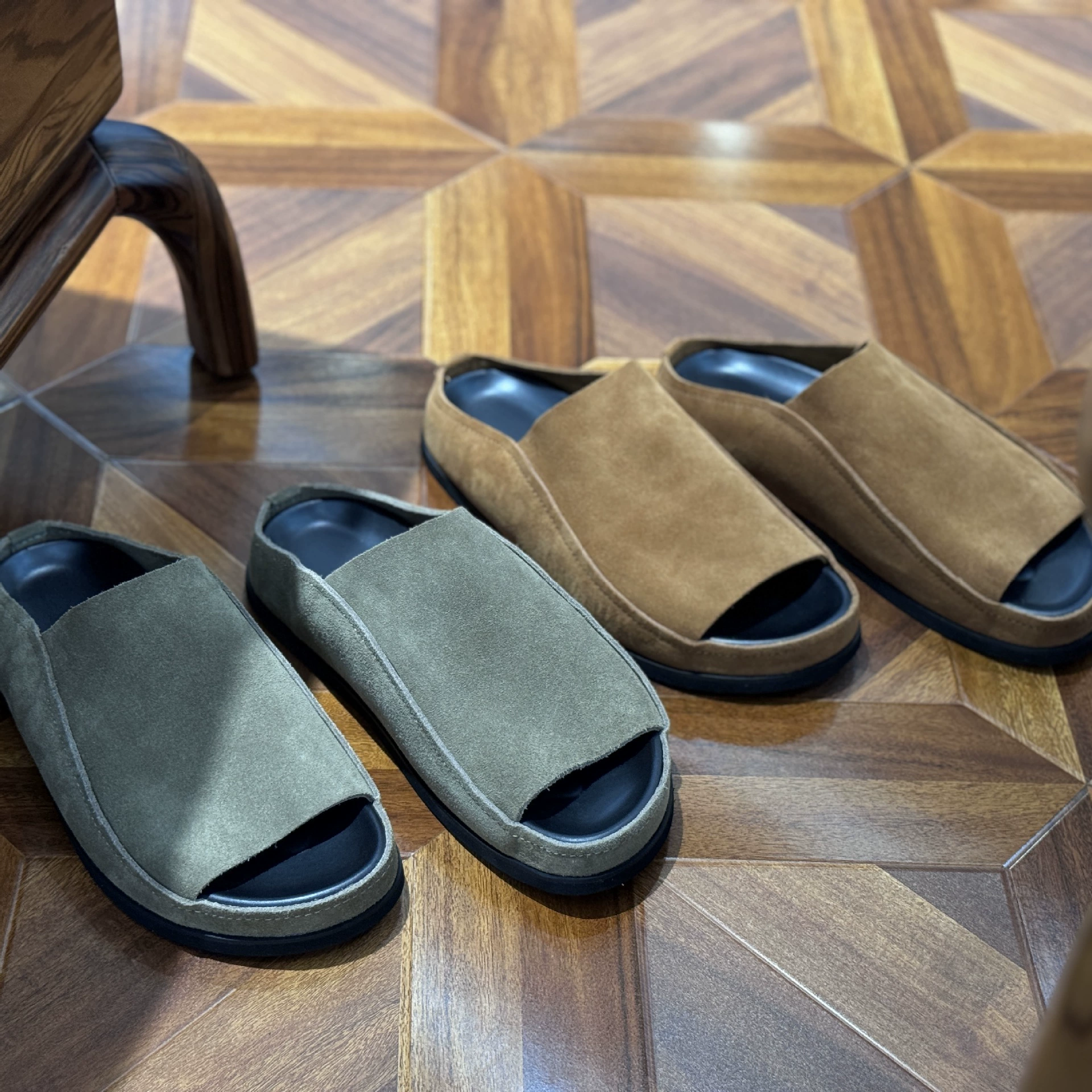 Мужские тапочки из воловьей кожи для летней верхней одежды, модные повседневные сандалии, молодежные персонализированные тапочки, дышащая пляжная обувь.