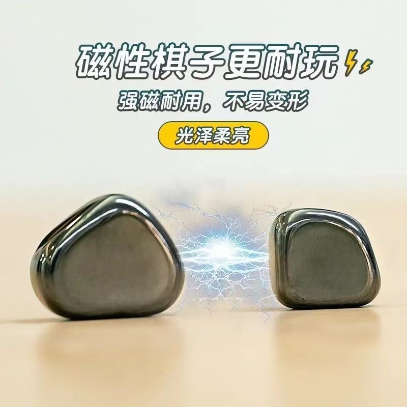 Interacción de padres e hijos contra juguetes magnéticos de ajedrez para entrenar el pensamiento espacial de los niños y la concentración de ajedrez