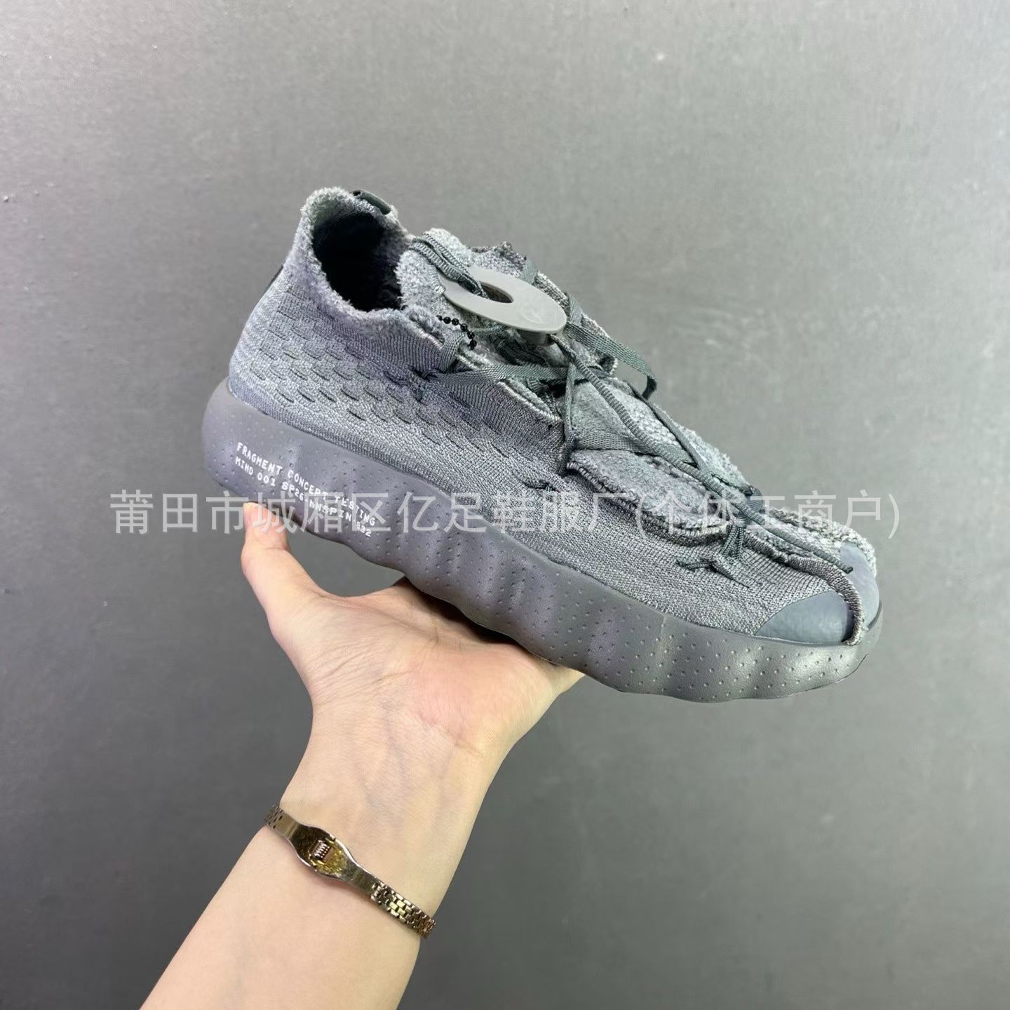 Nuevo modelo de calzado deportivo para exteriores 001, con masaje de partículas, suela gruesa, aumento de altura, antideslizante, casual, para caminar, para hombres y mujeres. image 10