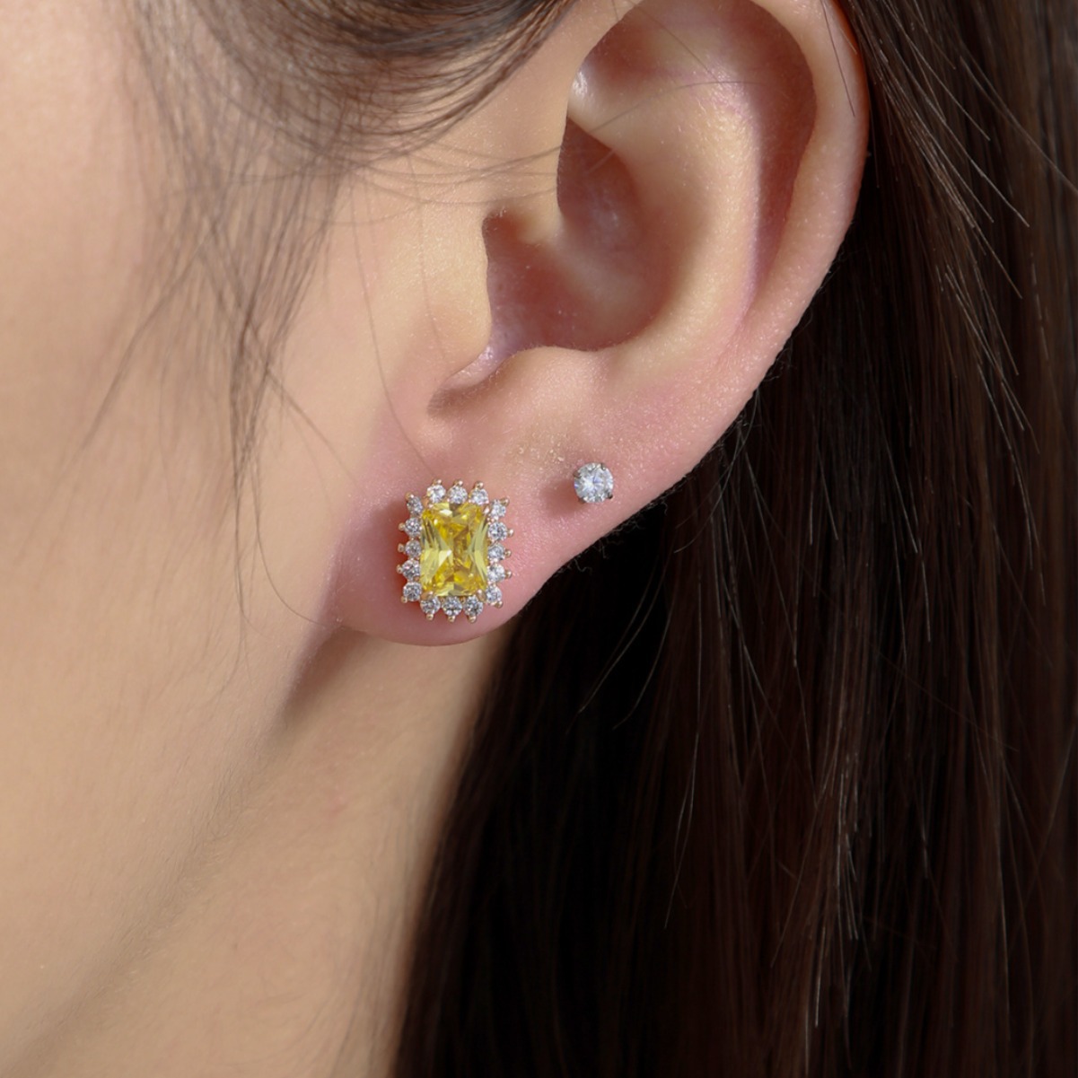 Xu Ping piedra preciosa artificial esmeralda Pendientes cuadrados Retro Europa y América Moda transfronteriza Pendientes dorados Joyería de temperamento Mujer