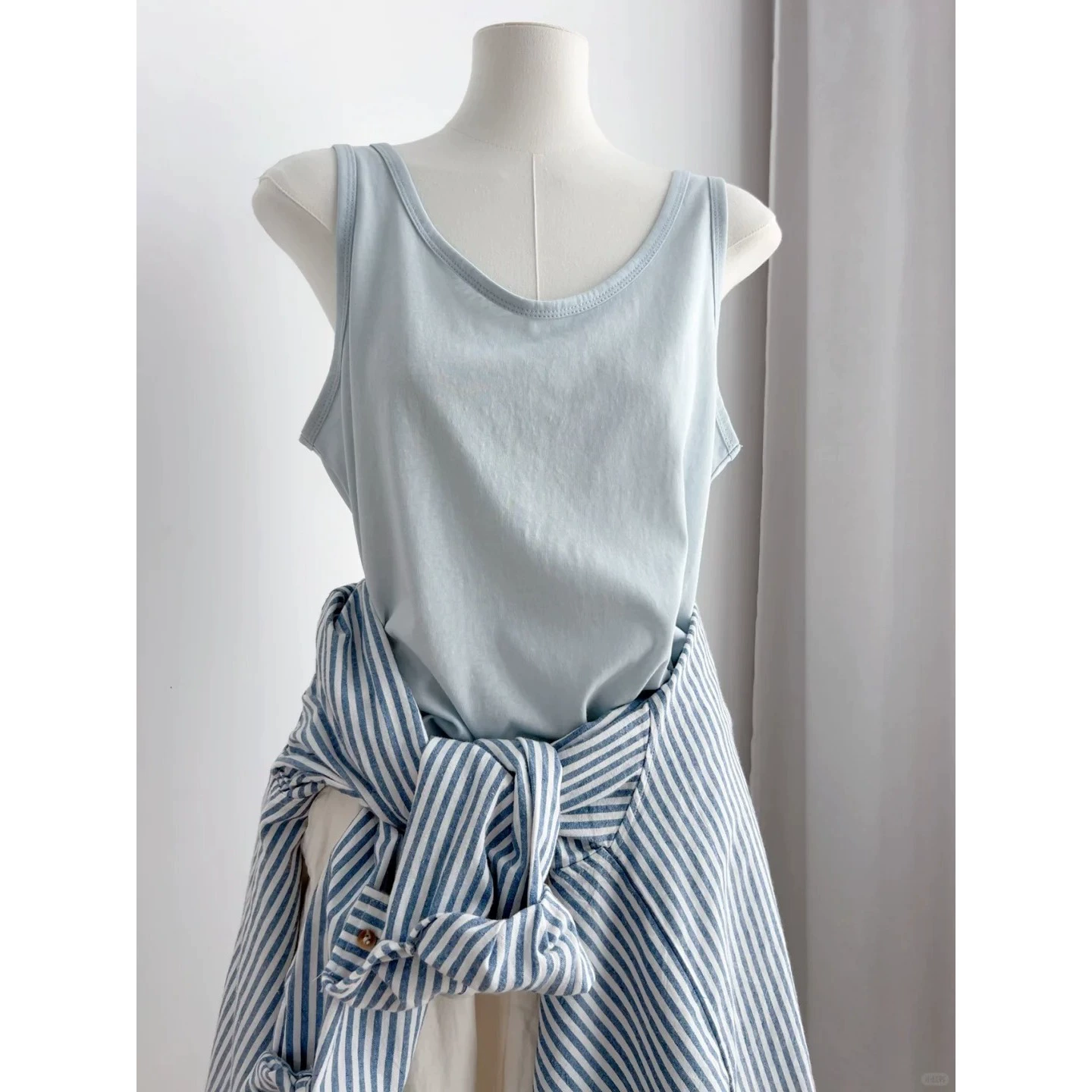 Лето 2025, верхний жилет из хлопка и льна с тонким воротником и снежинками для женщин, закрывающий грудь, свободный низ, топ без рукавов на подтяжках