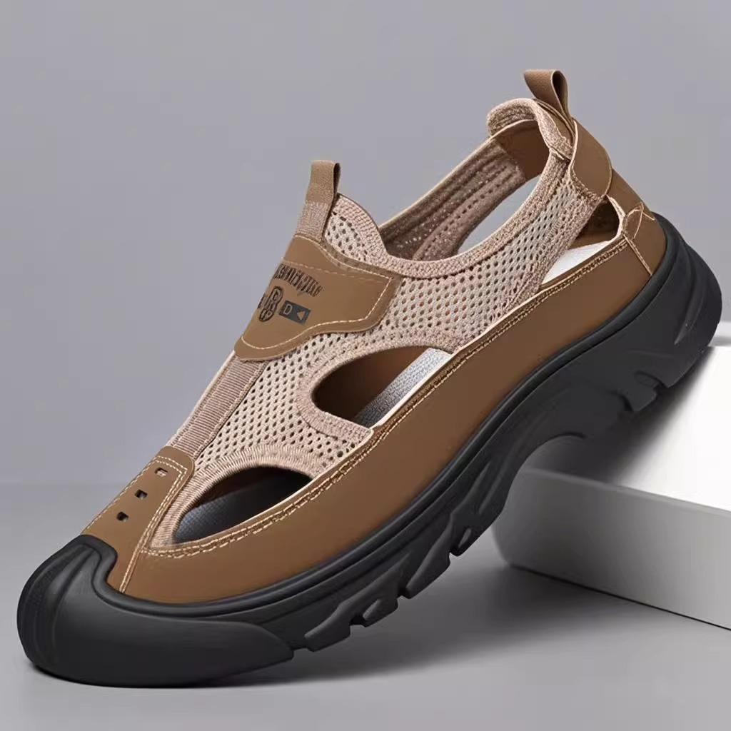 Sandalias Baotou para hombre 2025 verano nuevo estilo malla tendencia zapatos de playa malla transpirable zapatos con agujeros de fondo suave hombres al por mayor